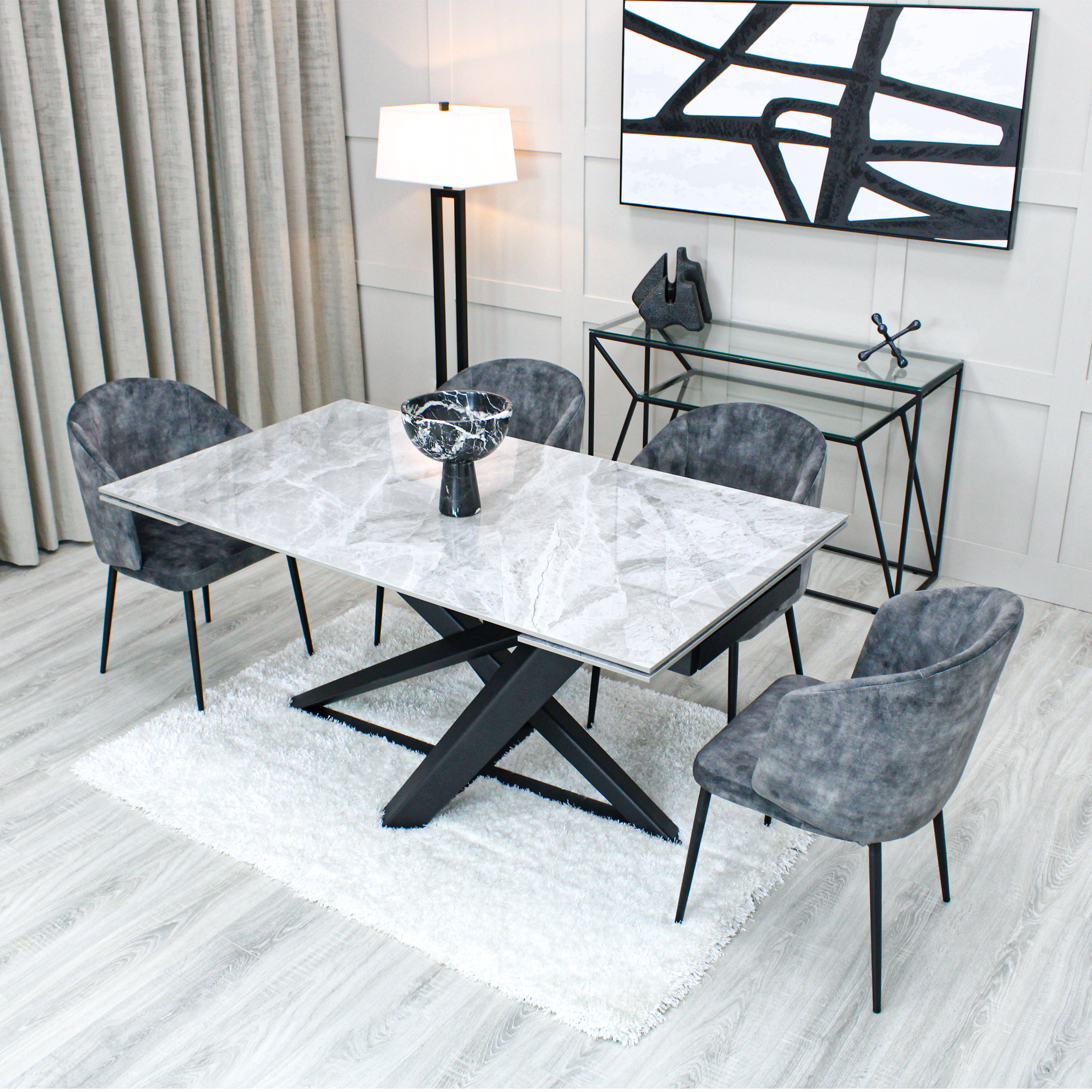 Table à manger extensible en céramique gris clair effet marbre avec chaises en velours gris foncé