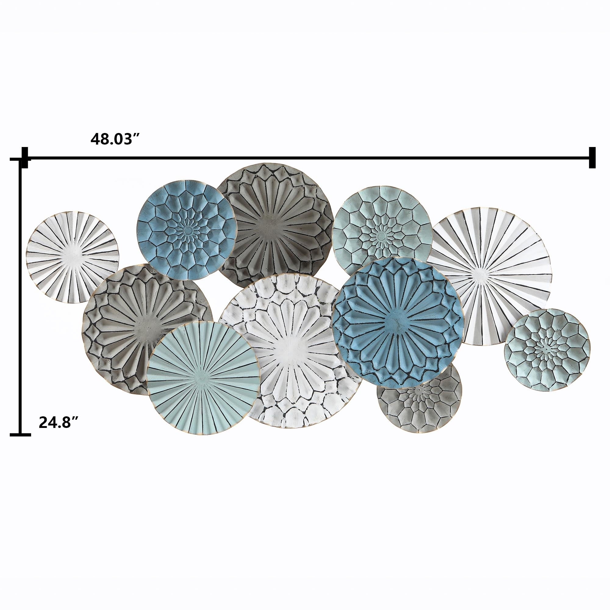 Décoration murale en métal multicolore avec assiettes florales superposées