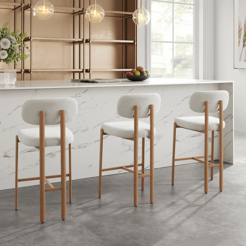 Tabouret de bar Kiah en lin ivoire avec cadre effet chêne naturel