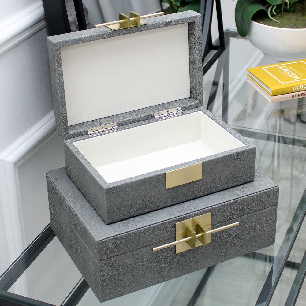 Coffret de rangement en similicuir gris avec accents dorés