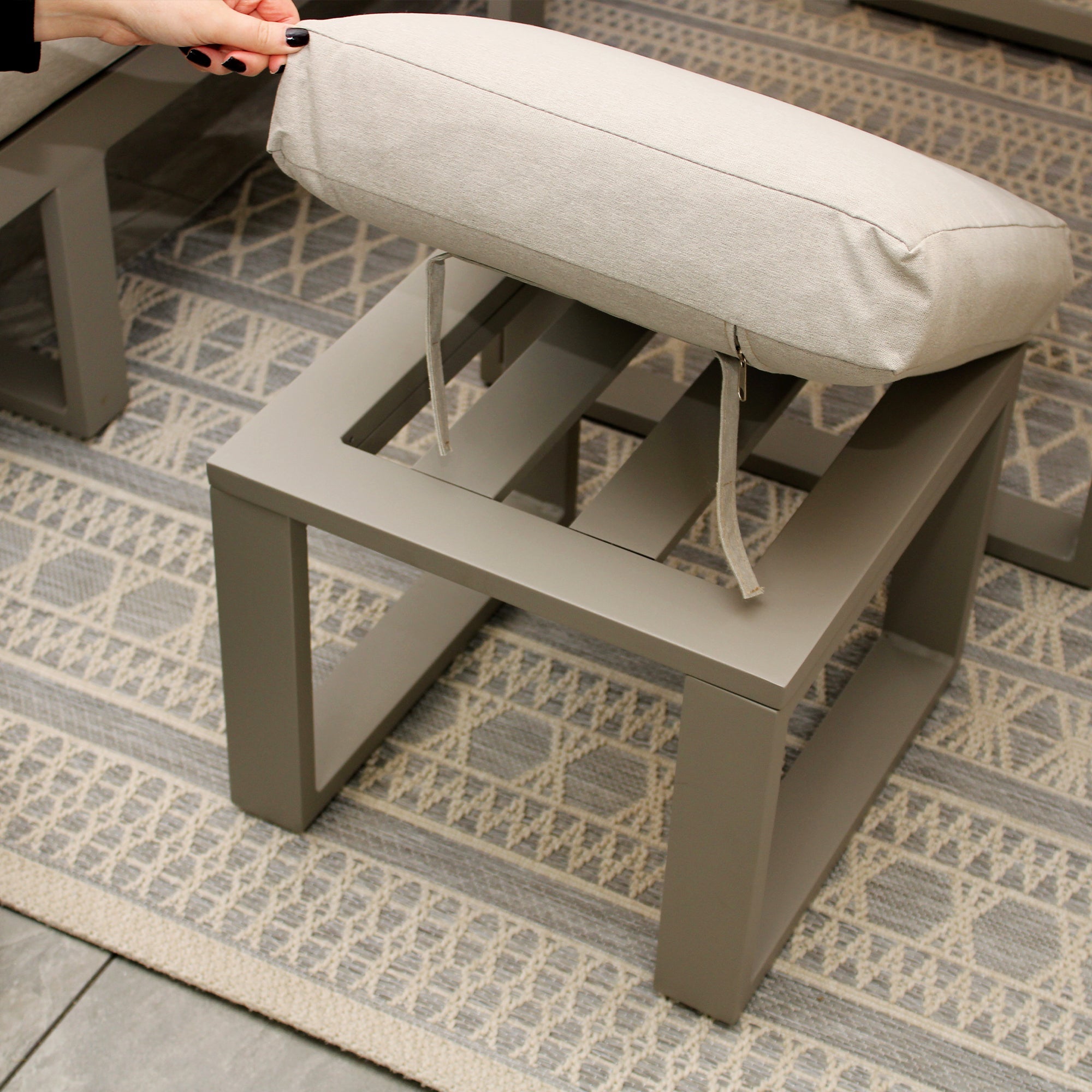 Ensemble de jardin modulaire avec canapé et cadre en aluminium gris clair neutre