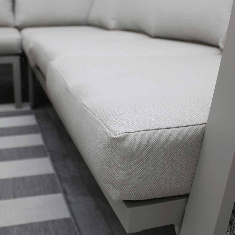 Ensemble de salle à manger 6 places en aluminium beige Sicile avec canapé d'angle et coussins beiges