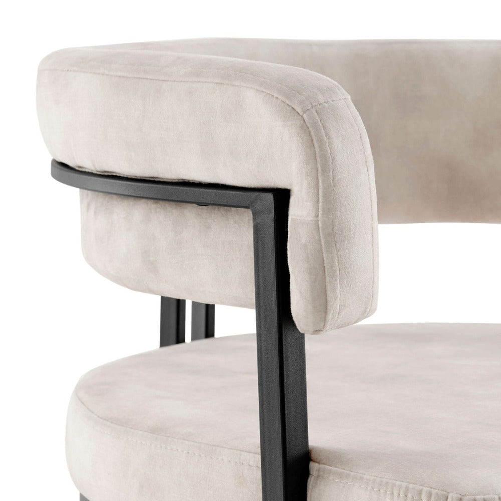 Tabouret de bar incurvé Mia en velours crème et cadre noir