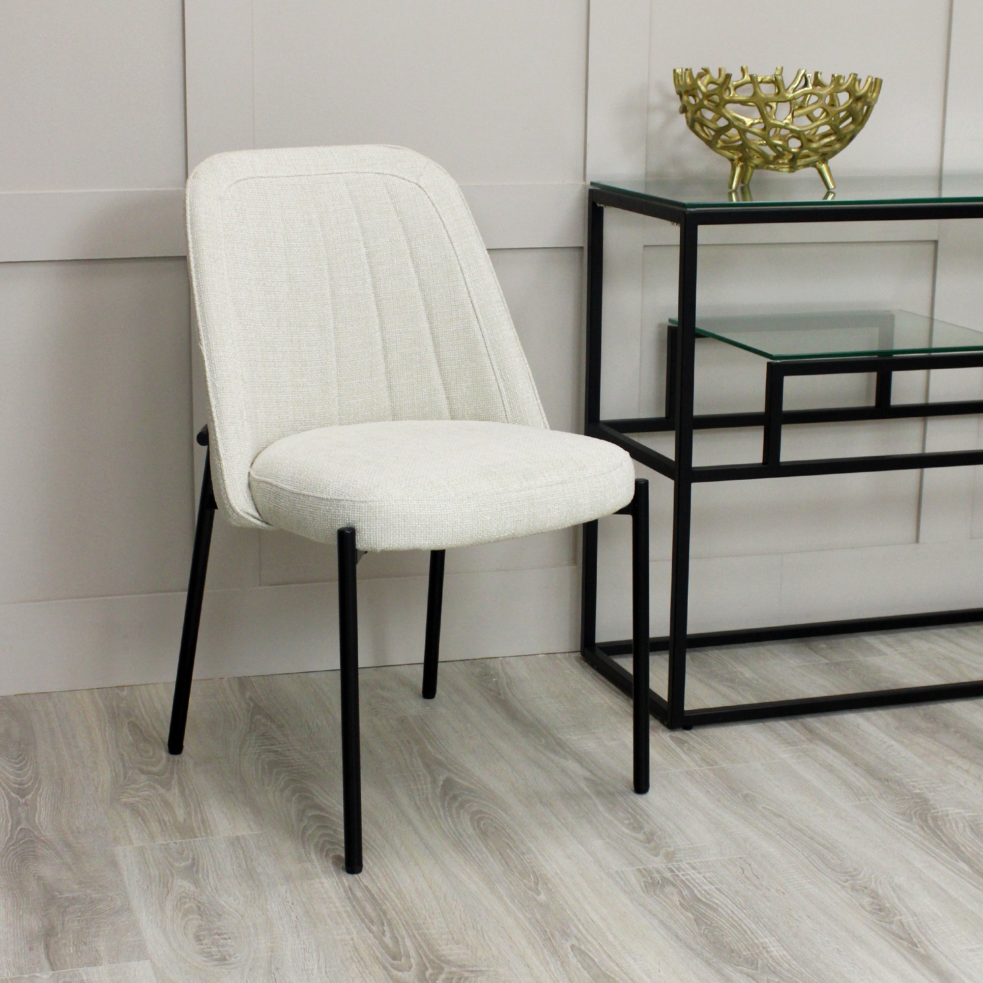 Chaise de salle à manger Adele en lin crème avec pieds noirs