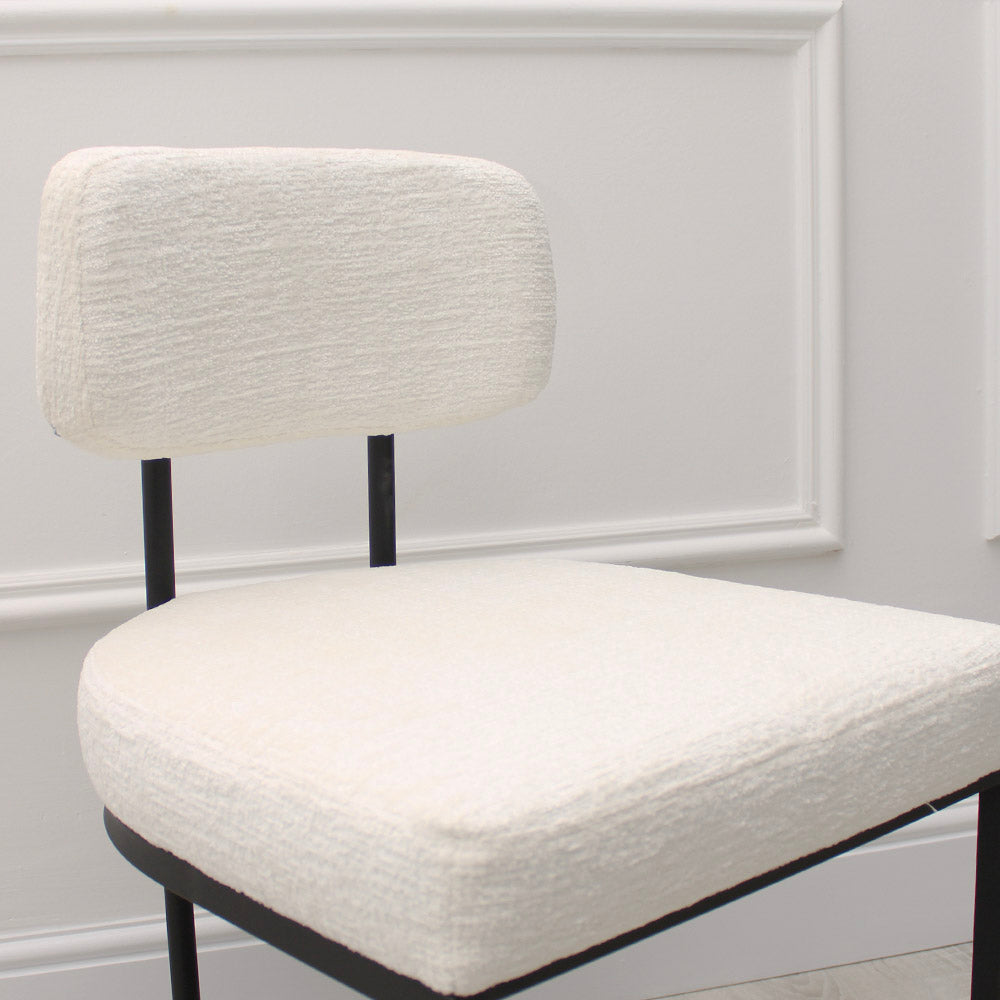 Tabouret de bar Rhea en tissu blanc avec cadre noir