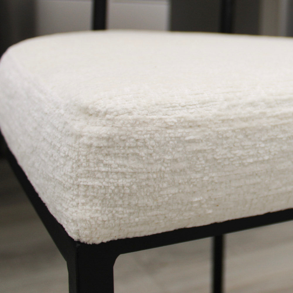 Tabouret de bar Rhea en tissu blanc avec cadre noir