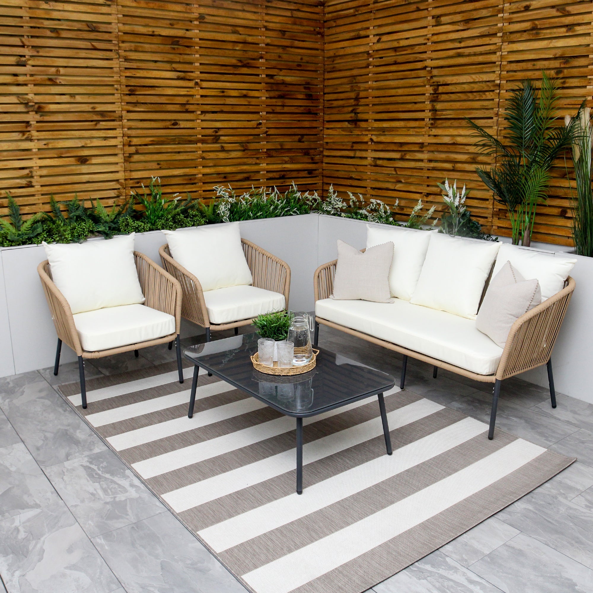 Canapé 5 places Turin beige en aluminium tressé avec coussins crème