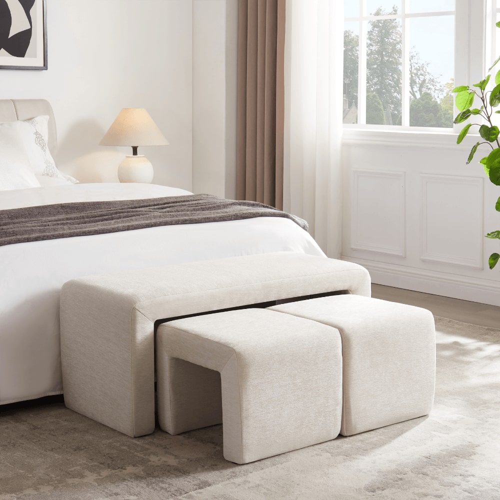 Banc Daria en chenille crème avec tabourets gigognes