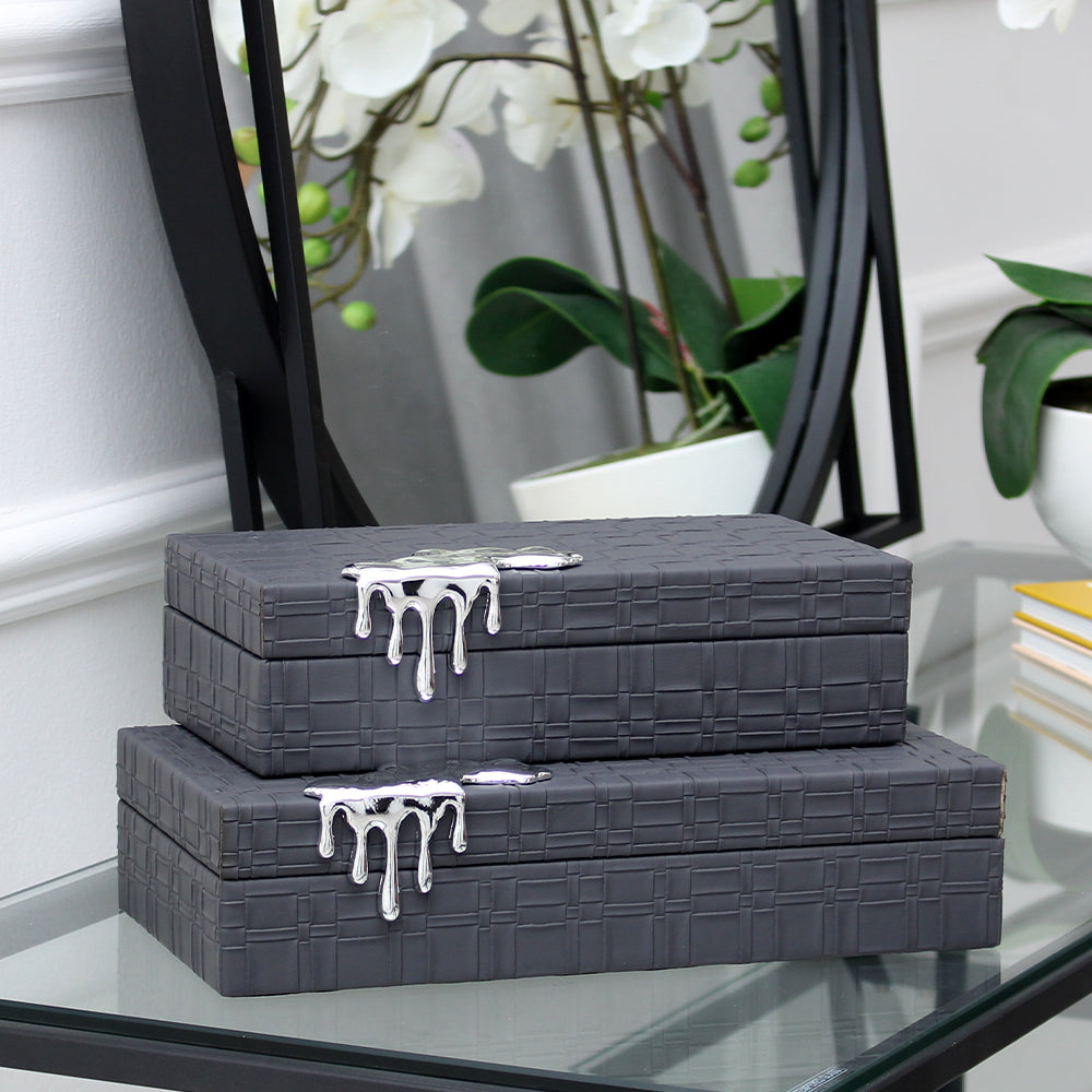 Petite boîte à bijoux en similicuir noir avec boucle effet goutte