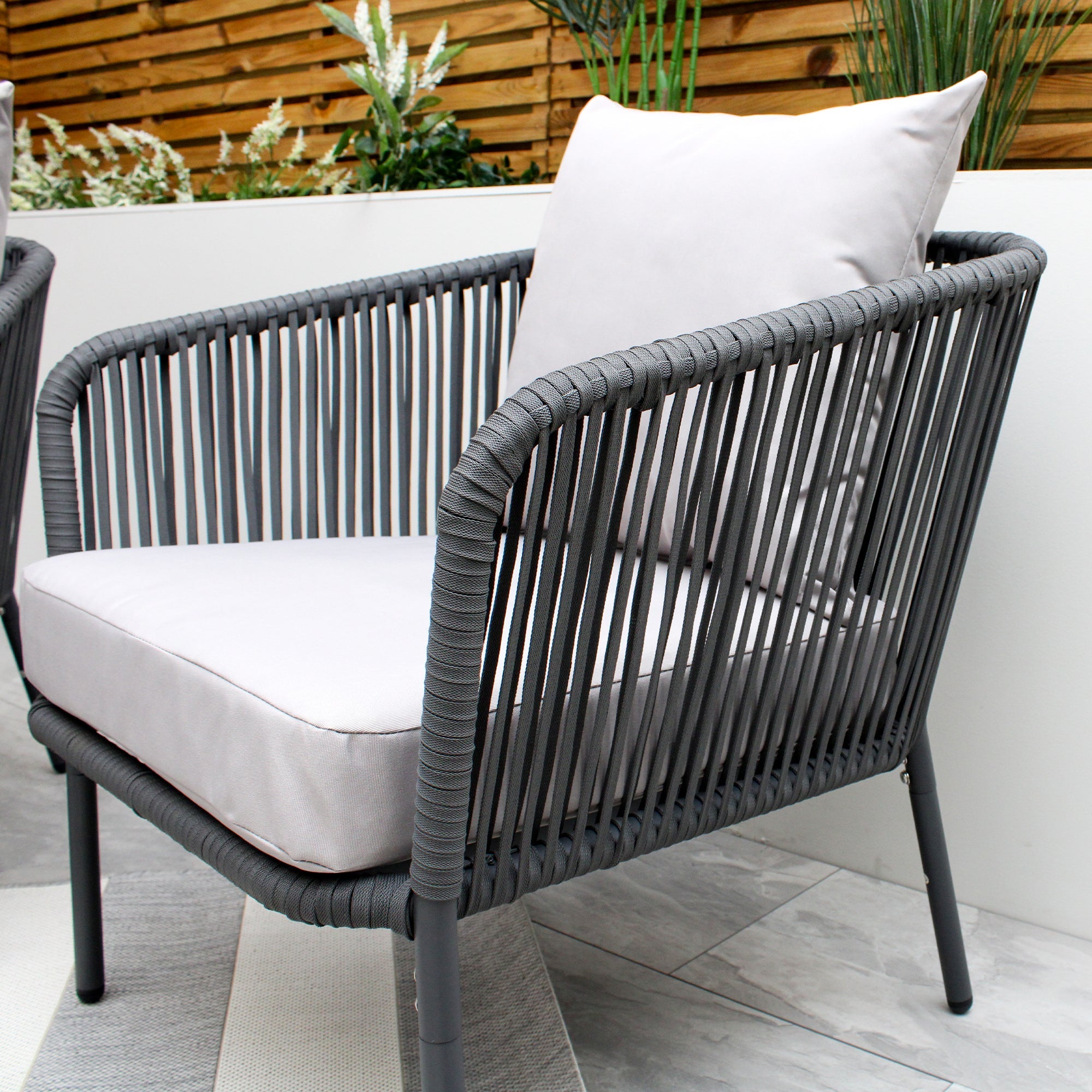 Ensemble canapé et table basse 5 places Turin gris avec cadre en aluminium tressé