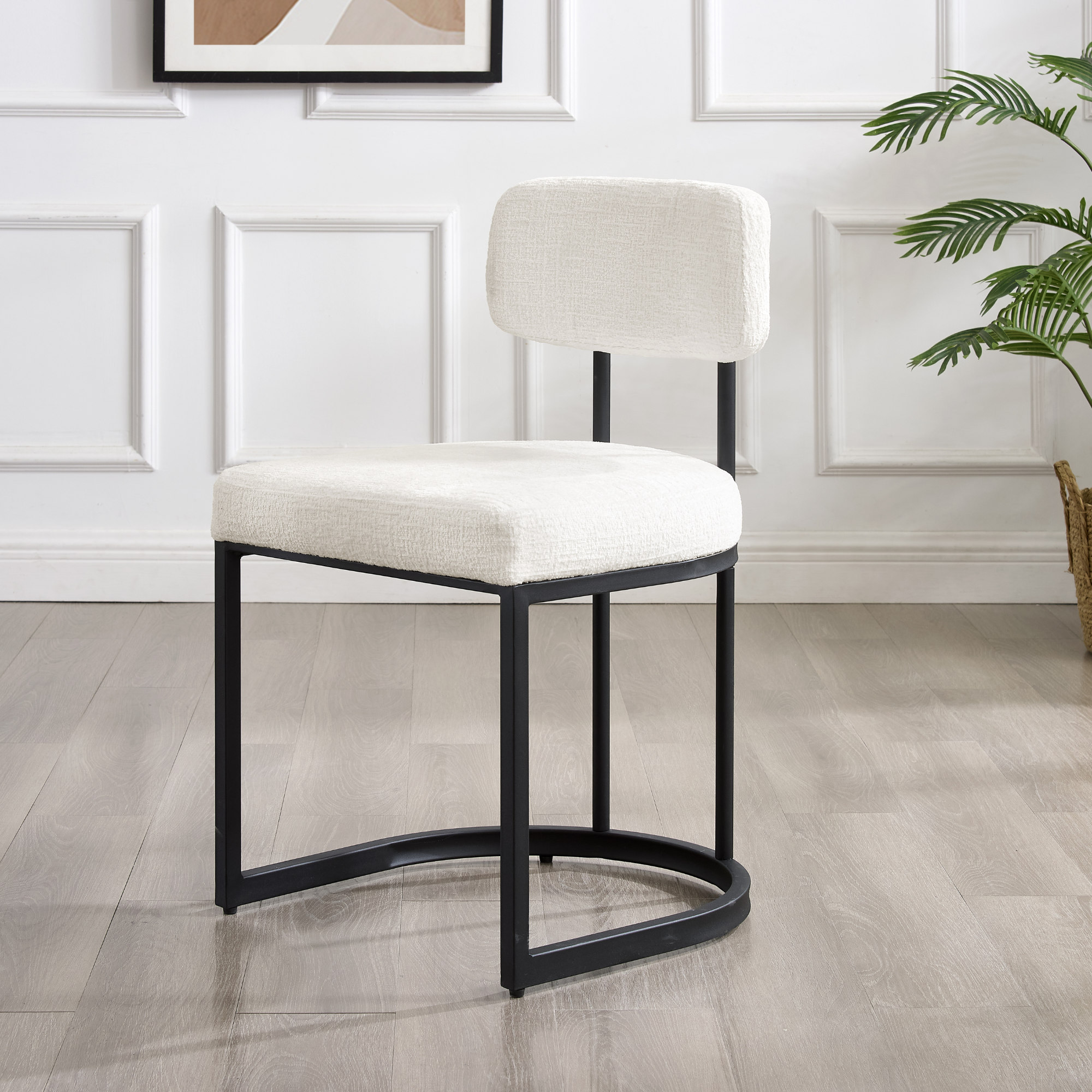 Chaise de salle à manger Rhea en tissu blanc avec cadre noir