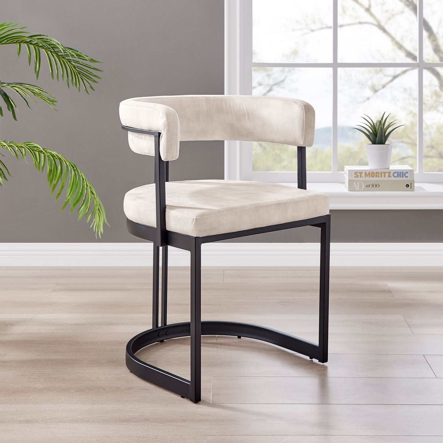 Ensemble de salle à manger rond en bois noir Marco avec 4 chaises Mia