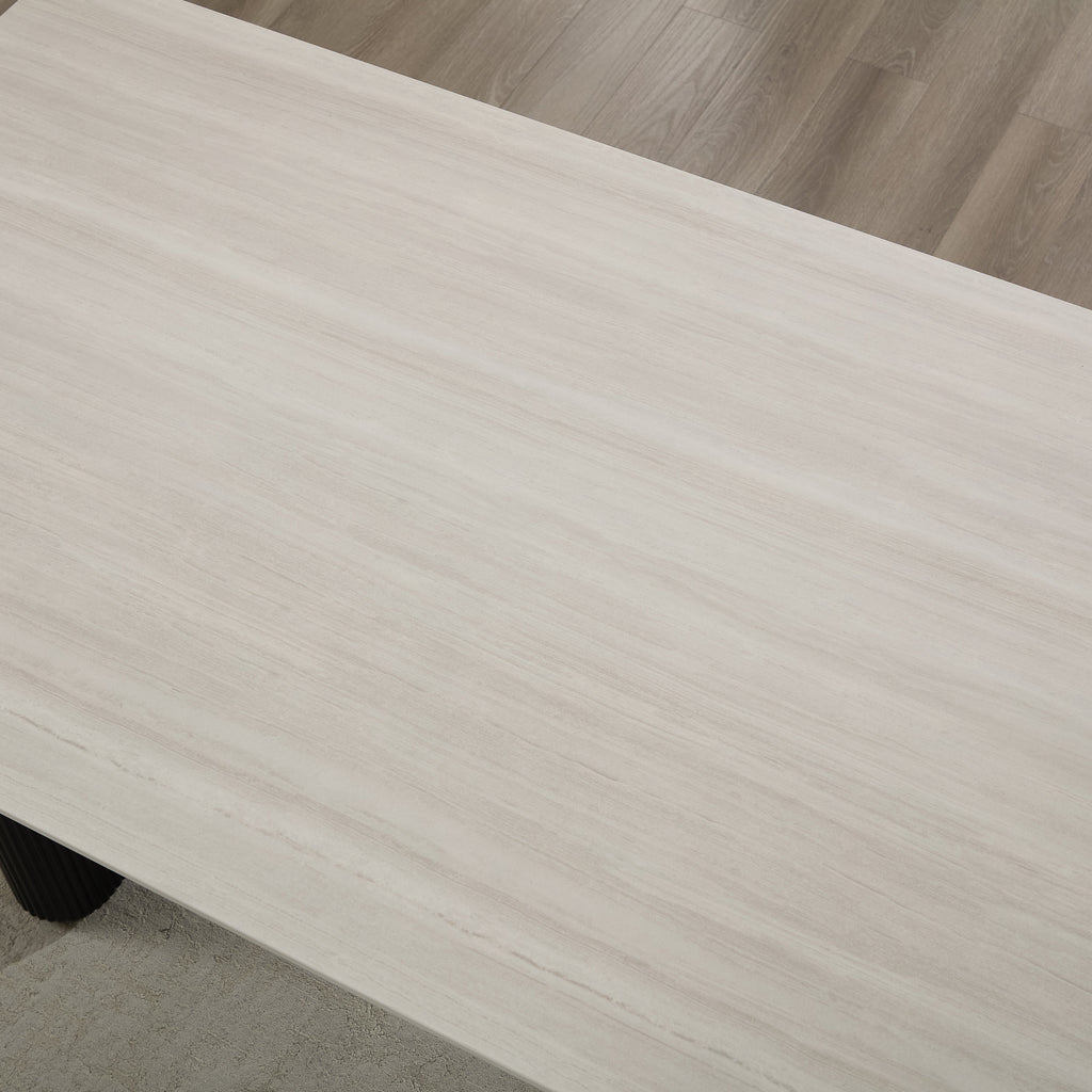 Table à manger Siena en céramique blanche avec base nervurée noire