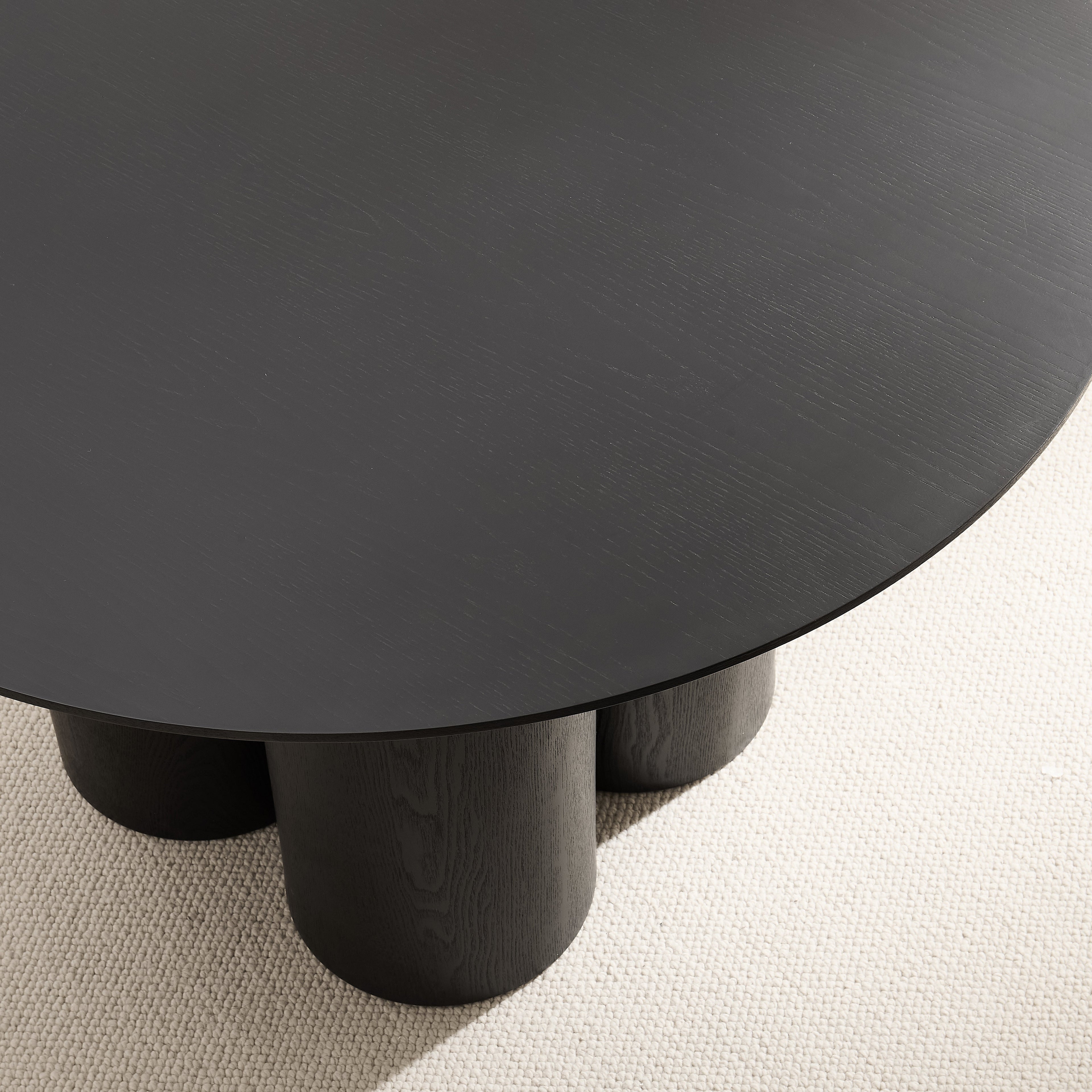 Table à manger ronde en bois noir Marco avec base en bois noir