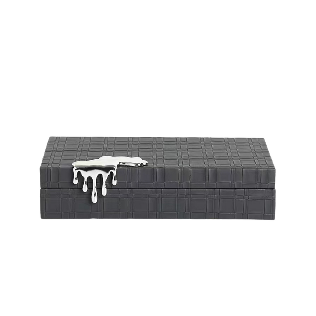 Petite boîte à bijoux en similicuir noir avec boucle effet goutte