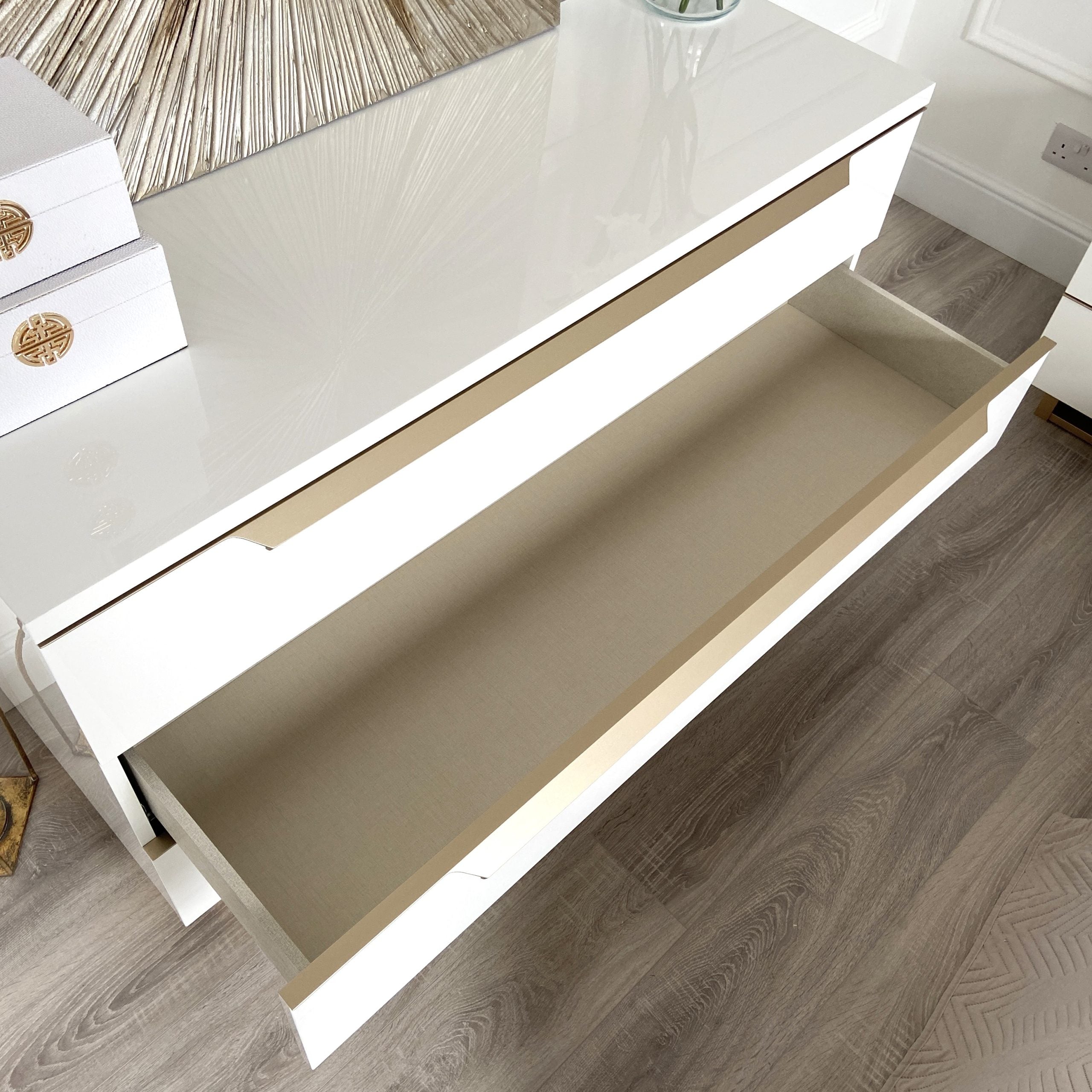Commode à trois tiroirs Rimini blanche et dorée