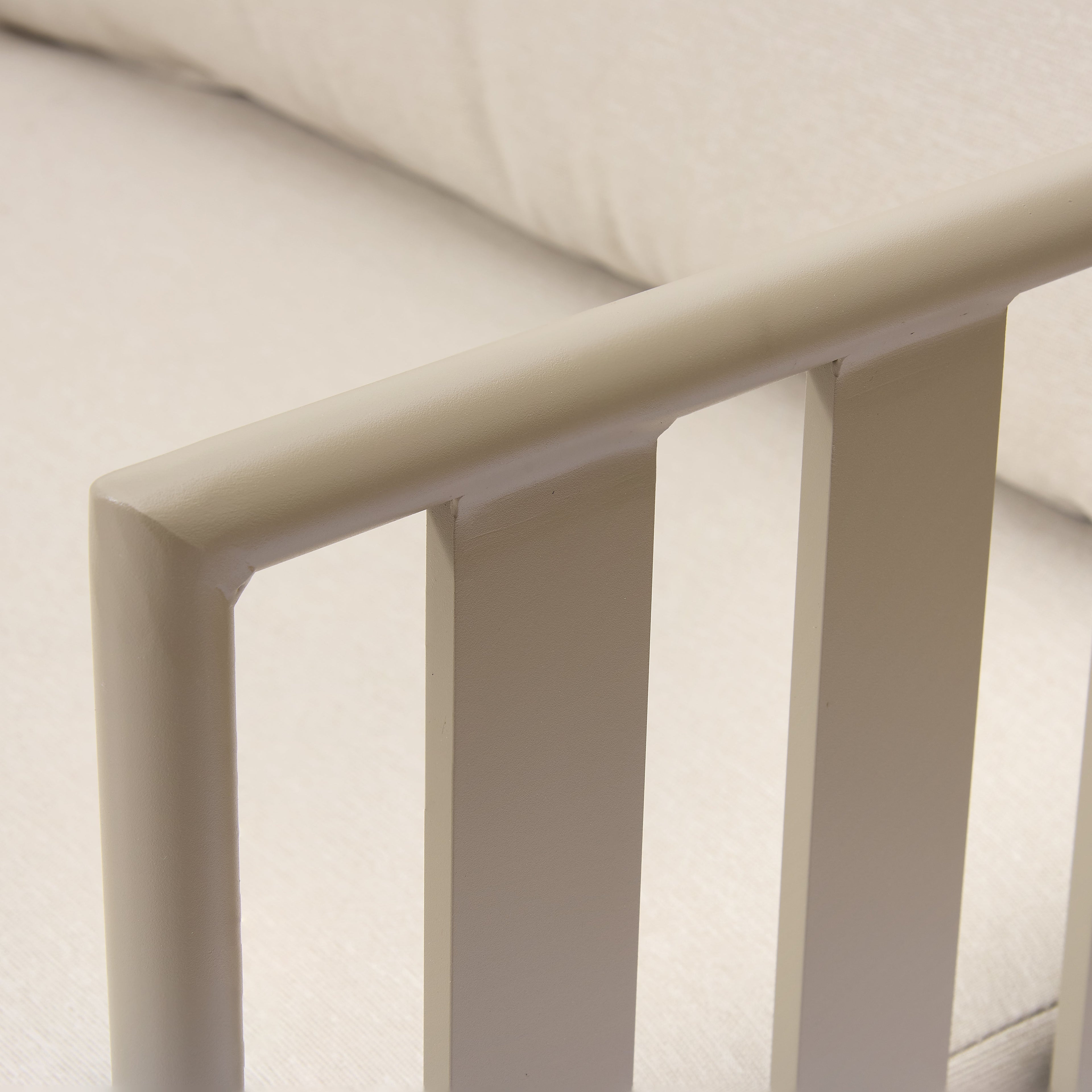 Salon de jardin 5 places en aluminium beige Venice avec coussins beiges