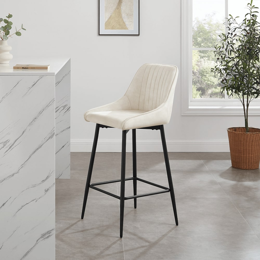Tabouret de bar pivotant Amari en velours crème avec poignée sur cadre noir