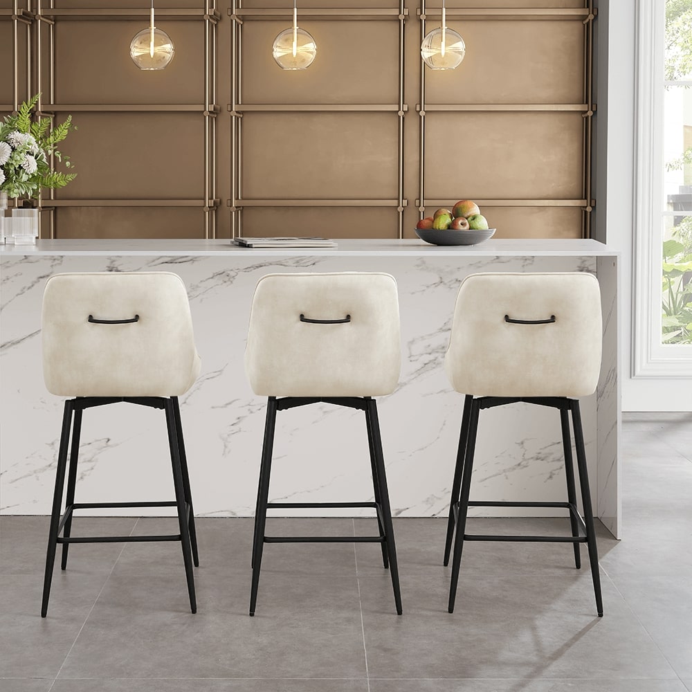 Tabouret de bar pivotant Amari en velours crème avec poignée sur cadre noir
