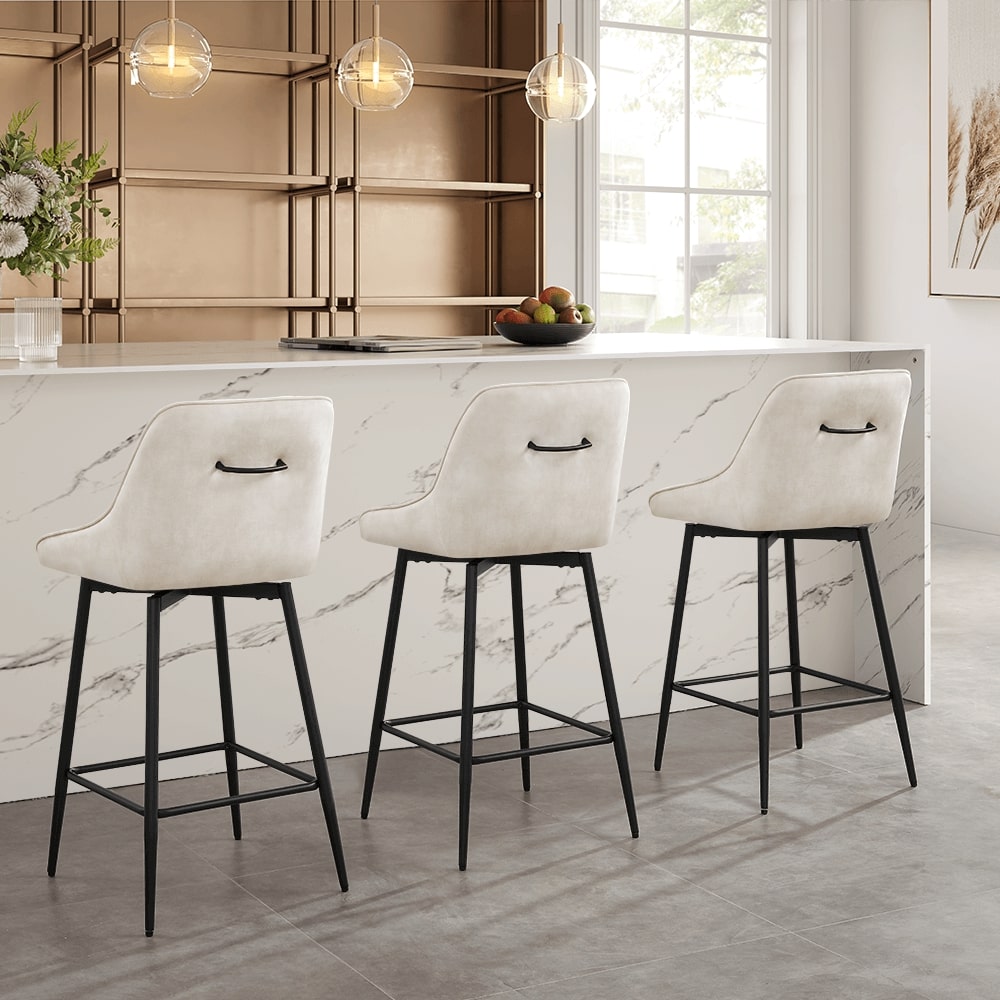 Tabouret de bar pivotant Amari en velours crème avec poignée sur cadre noir