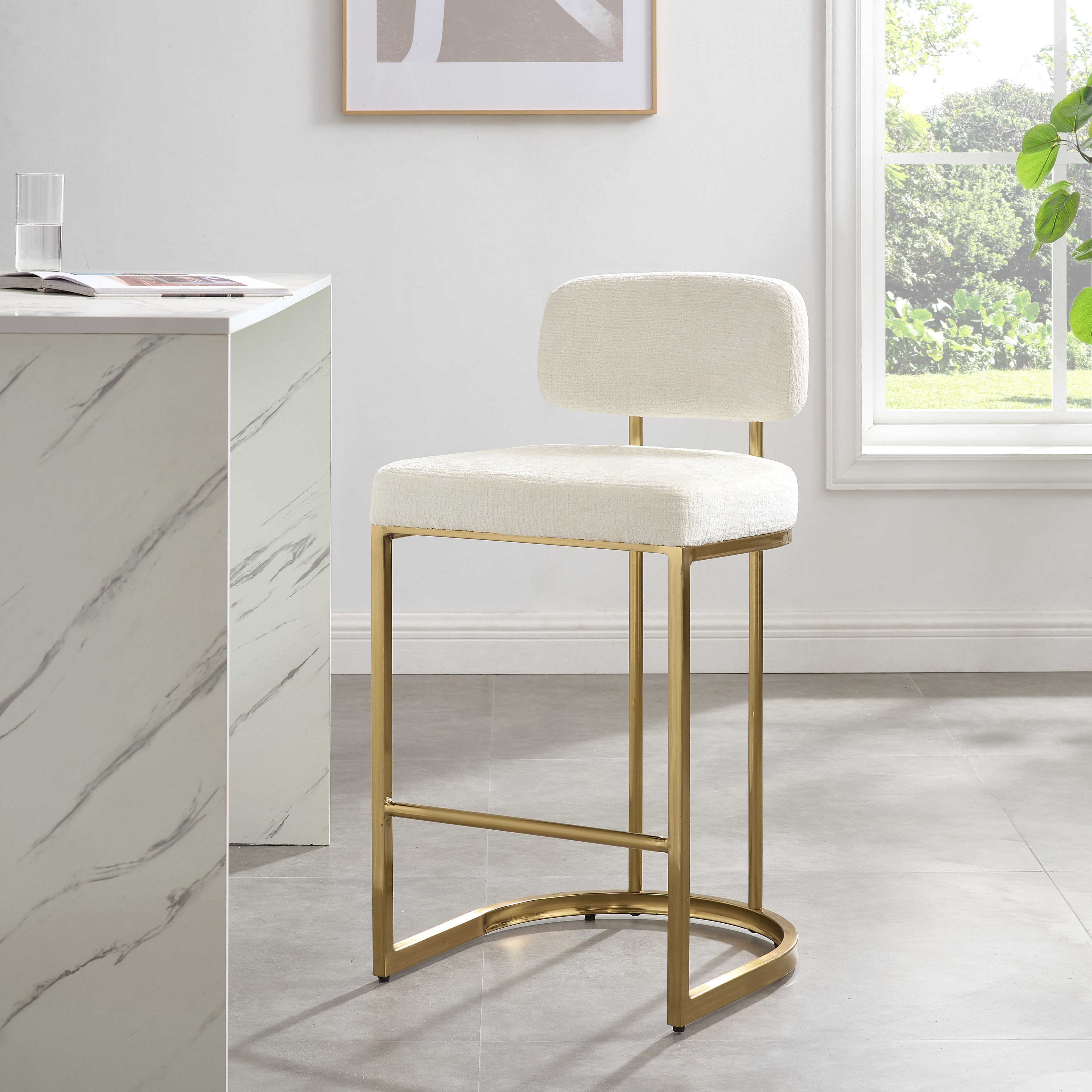 Tabouret de bar Rhea en tissu blanc avec cadre doré