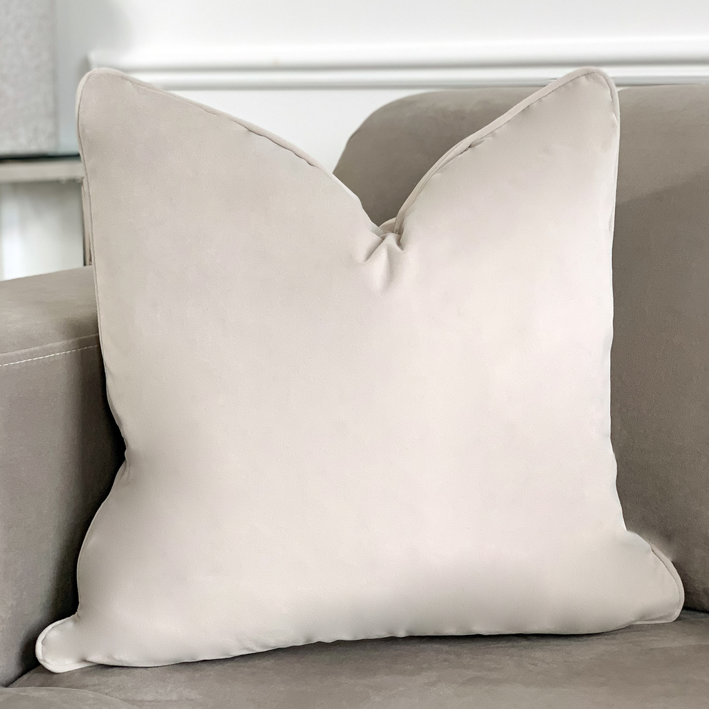 Coussin en velours champagne Malini