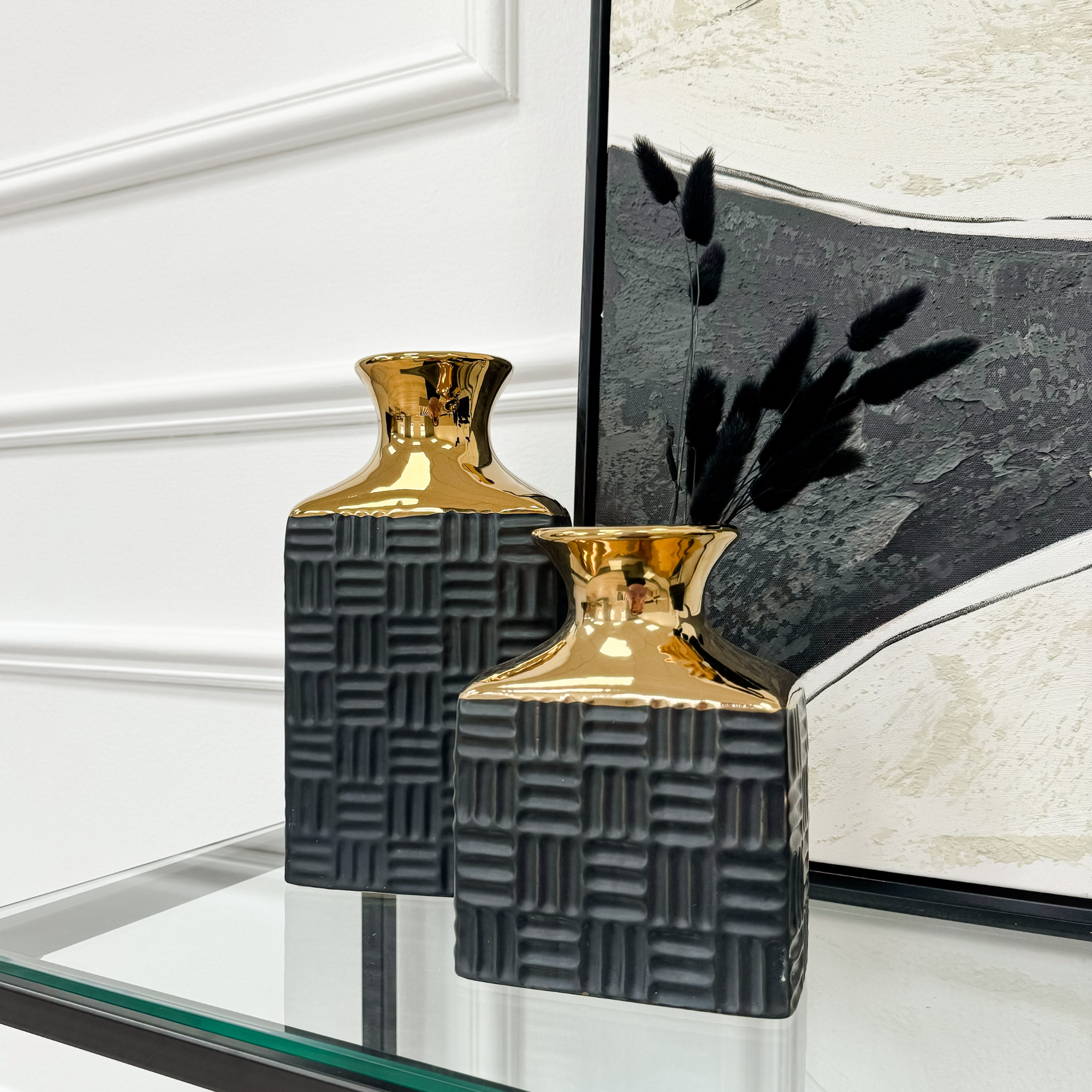 Grand vase rectangulaire texturé noir et doré