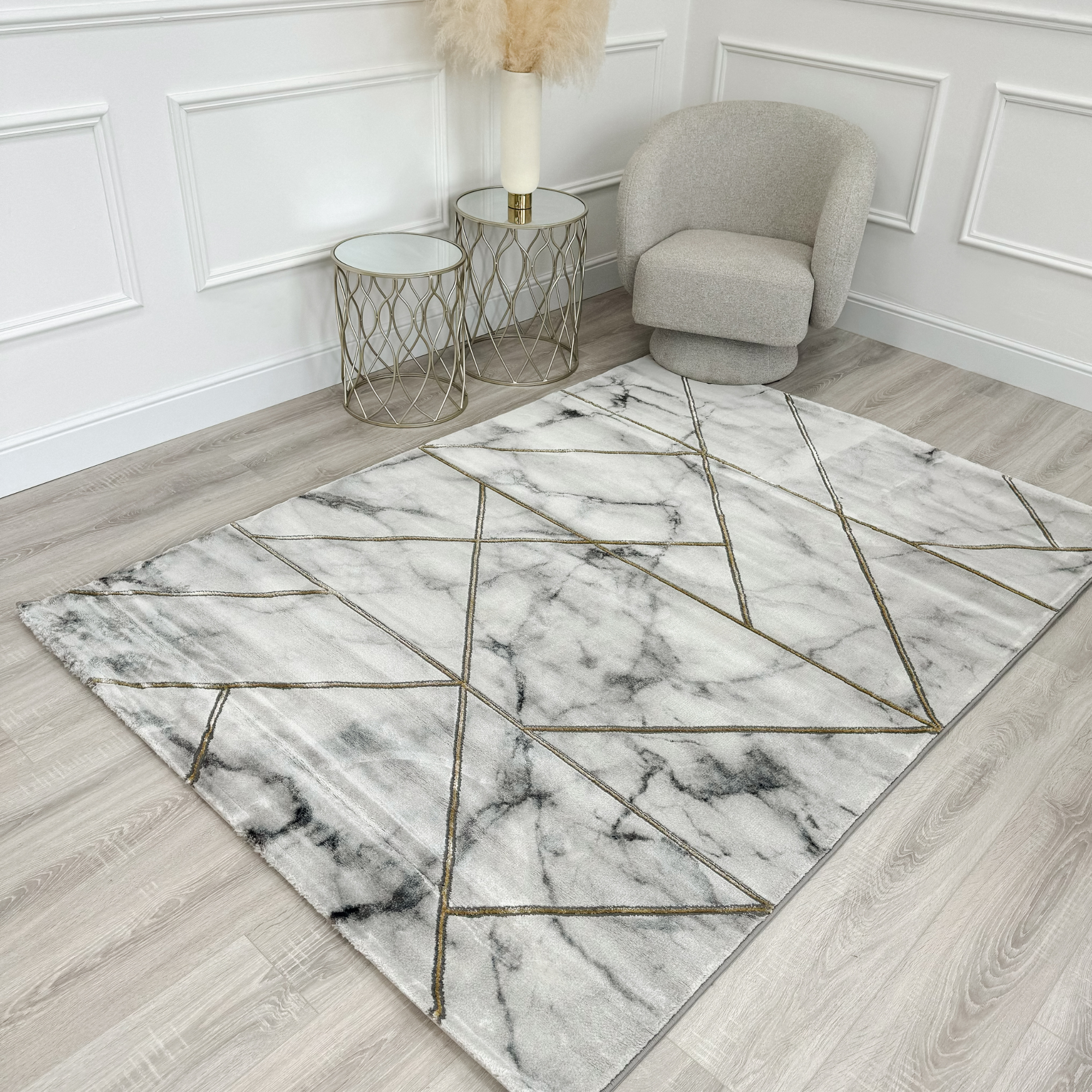 Tapis géométrique effet marbre gris clair et doré 160 x 220