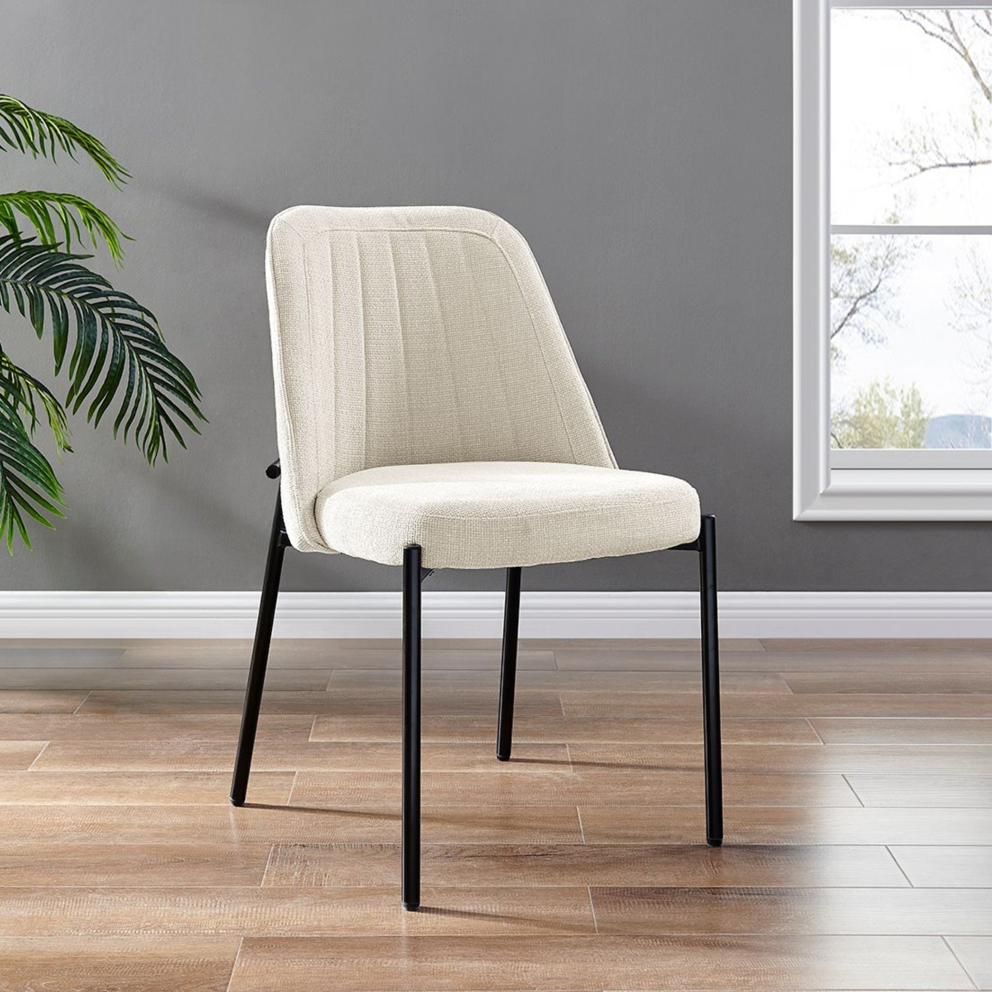 Chaise de salle à manger Adele en lin crème avec pieds noirs