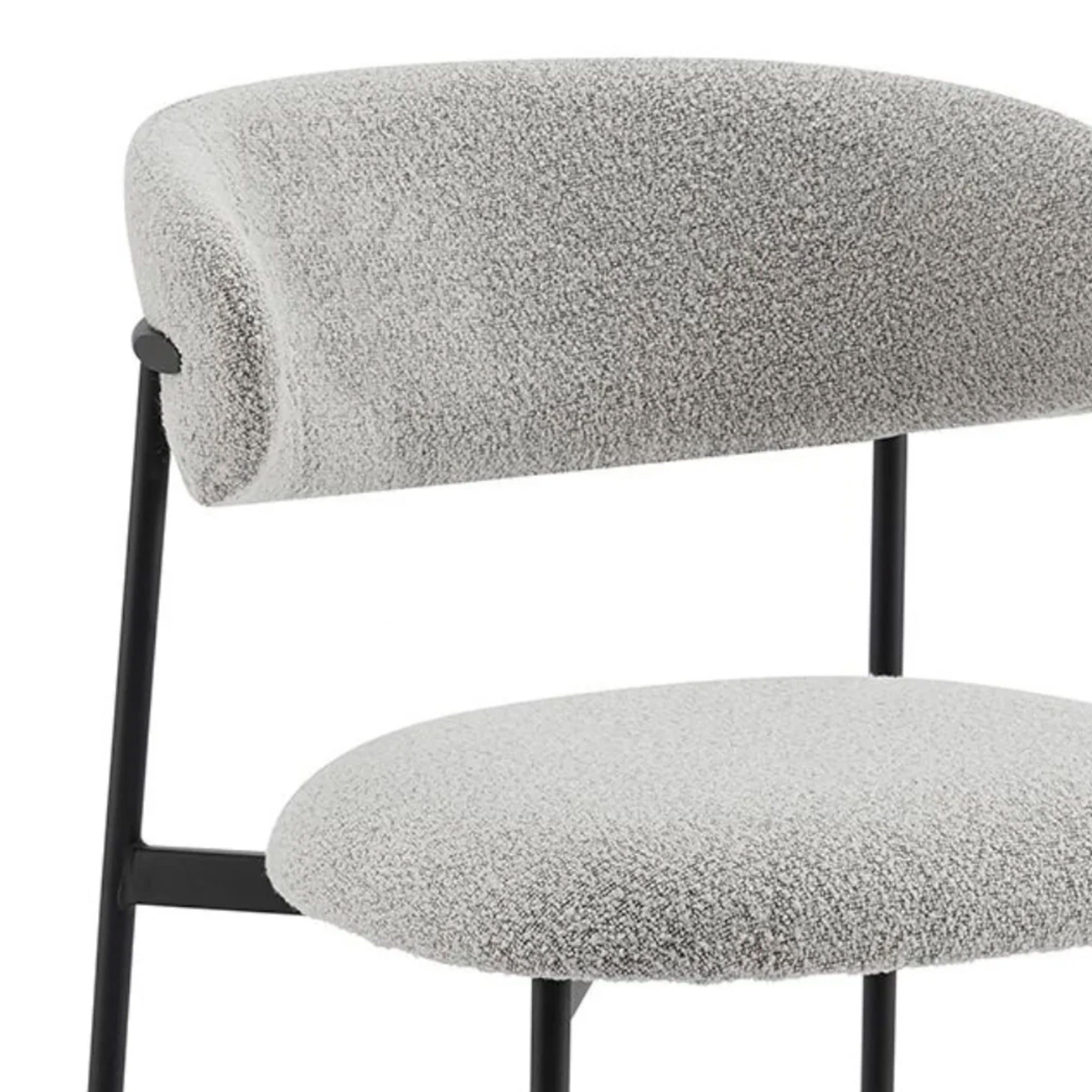 Chaise de salle à manger Remy gris clair bouclée avec cadre fin noir