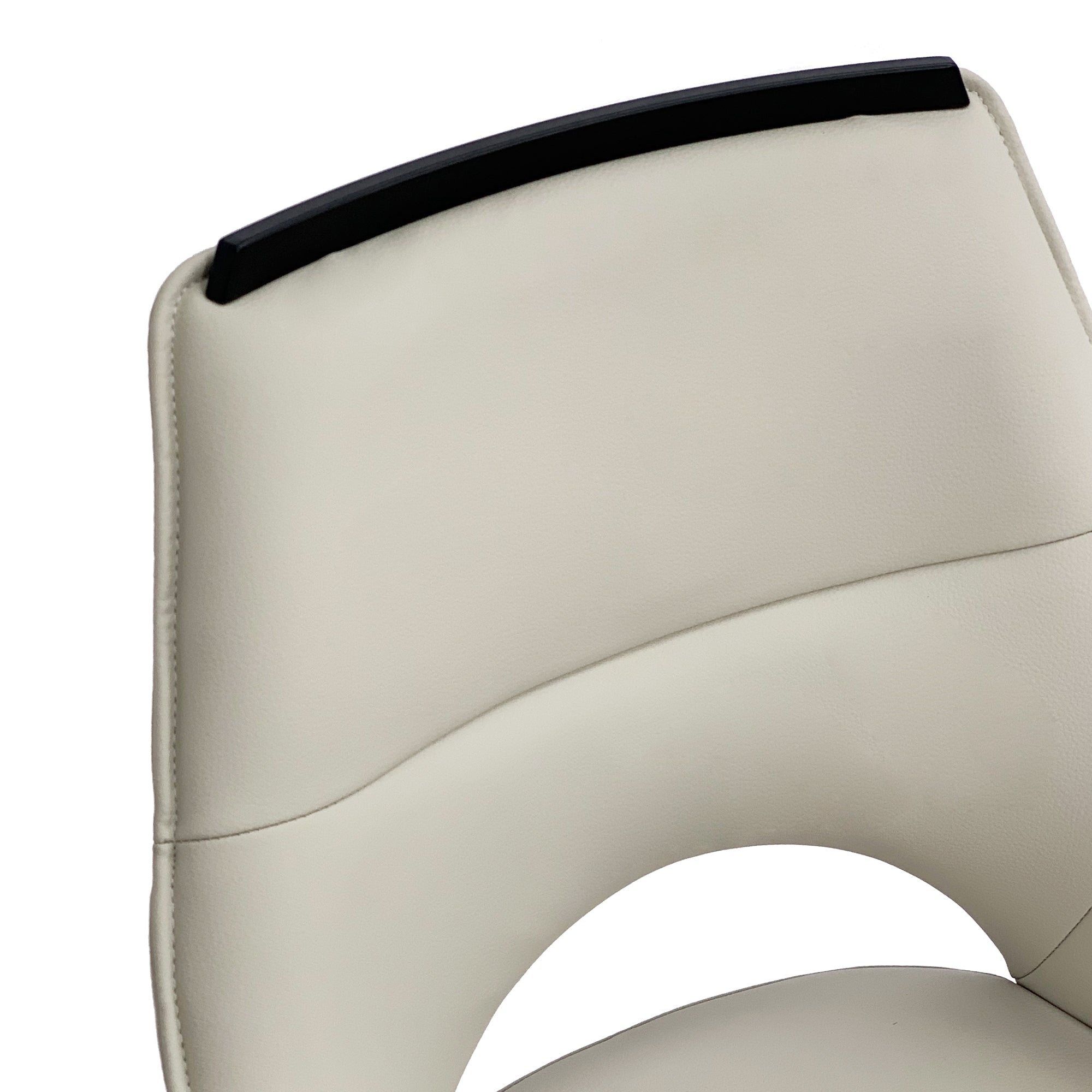 Chaise de salle à manger pivotante en cuir crème Esme, garniture supérieure noire et pieds noirs