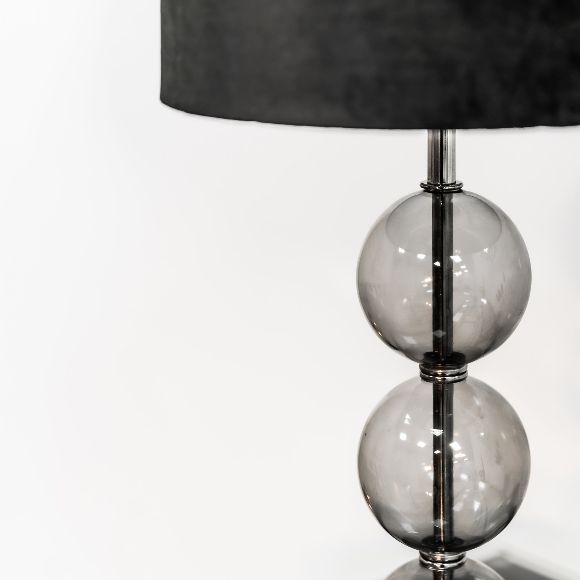 Lampe de table nuage noire avec abat-jour en simili-daim