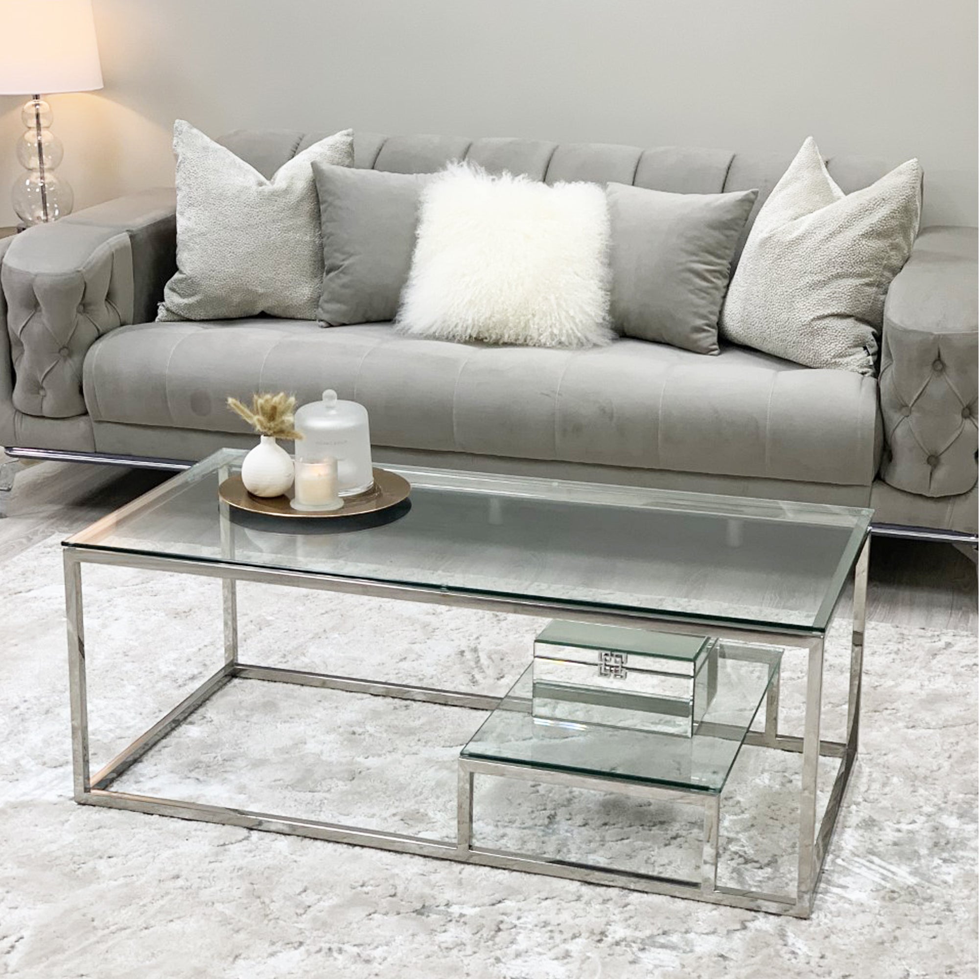 Table basse minimaliste en verre Enzo avec cadre argenté