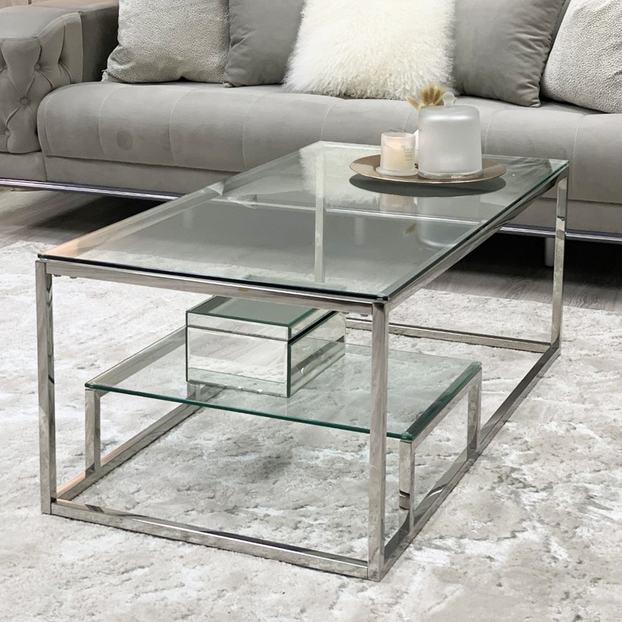 Table basse minimaliste en verre Enzo avec cadre argenté