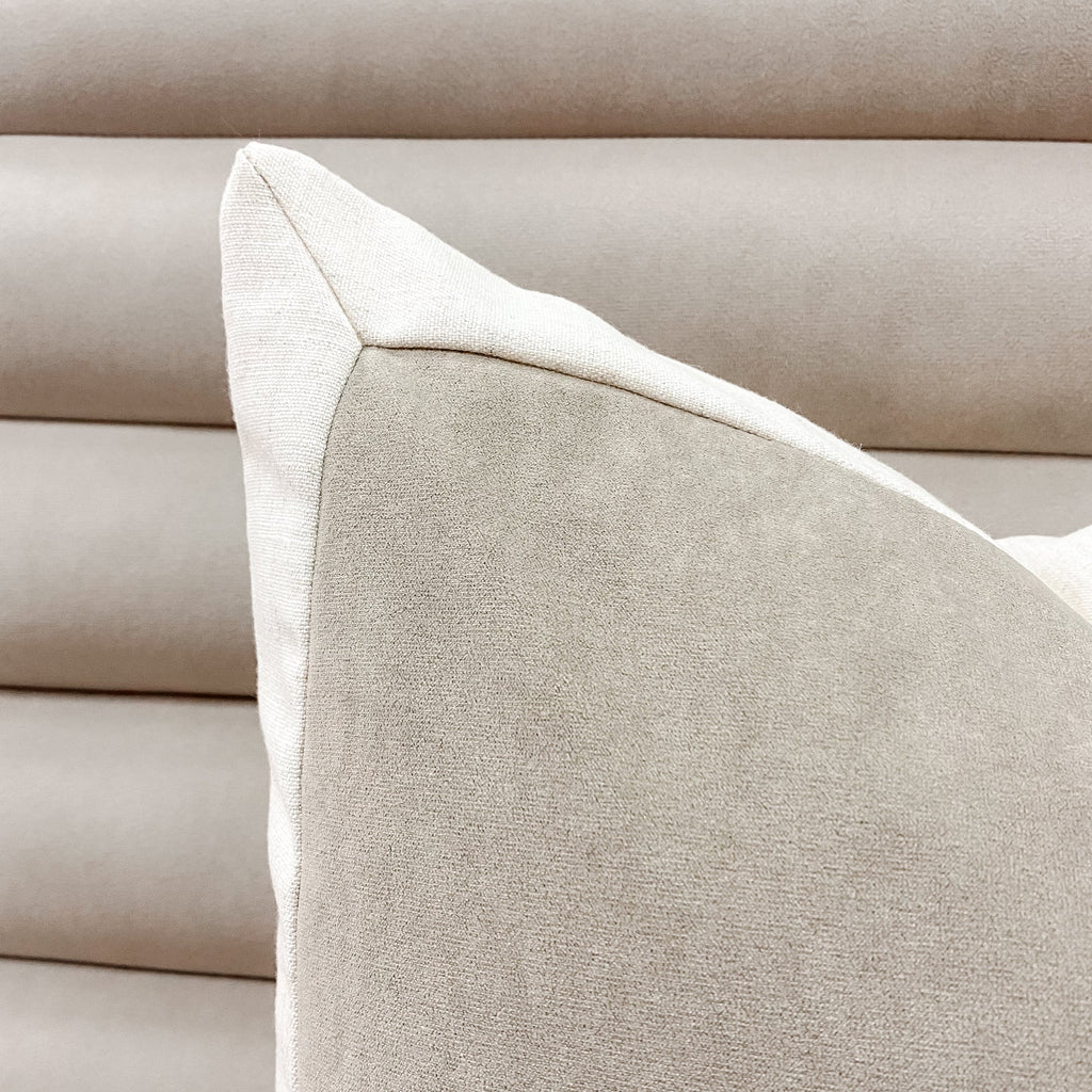 Coussin en lin avec velours taupe