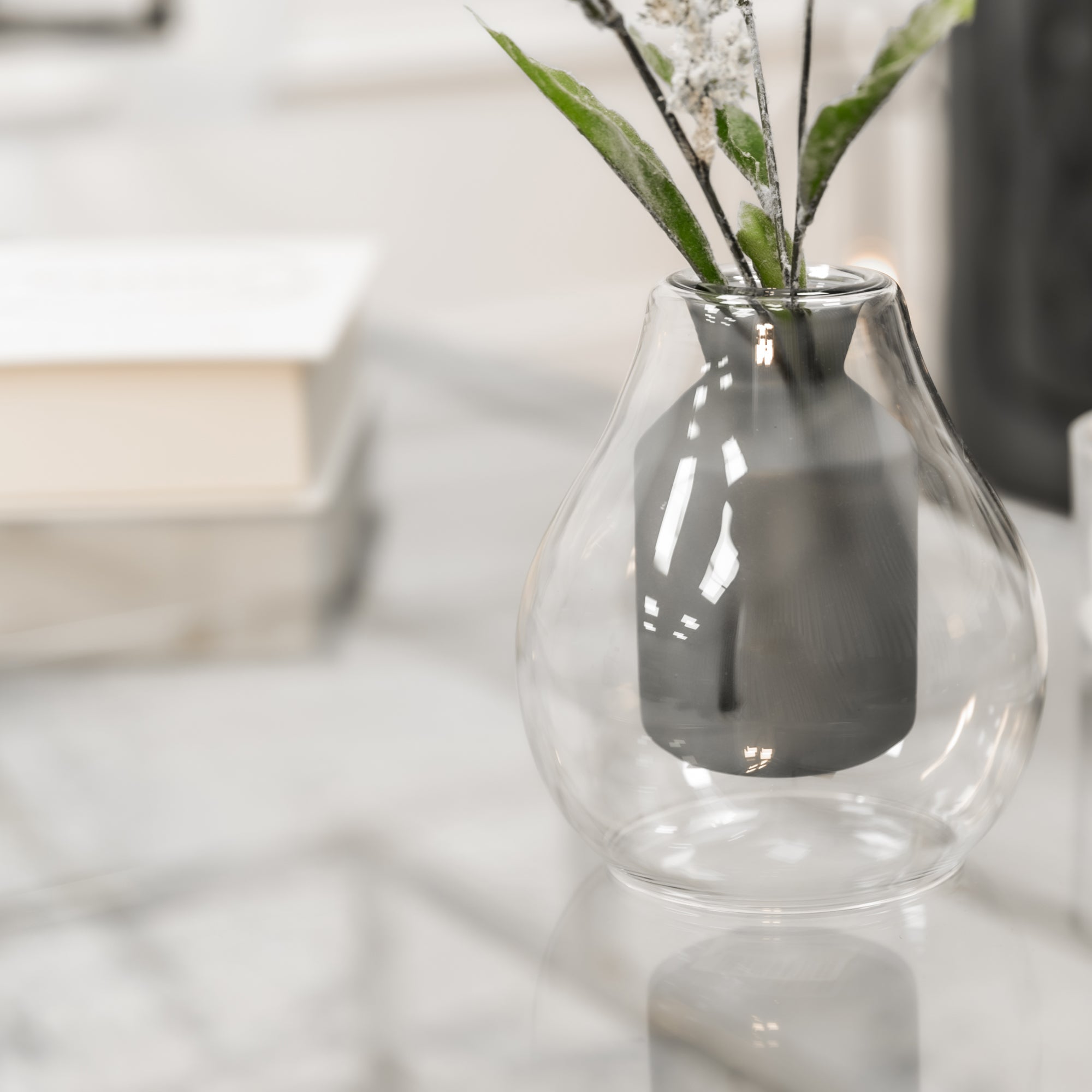 Vase en verre gris fantôme