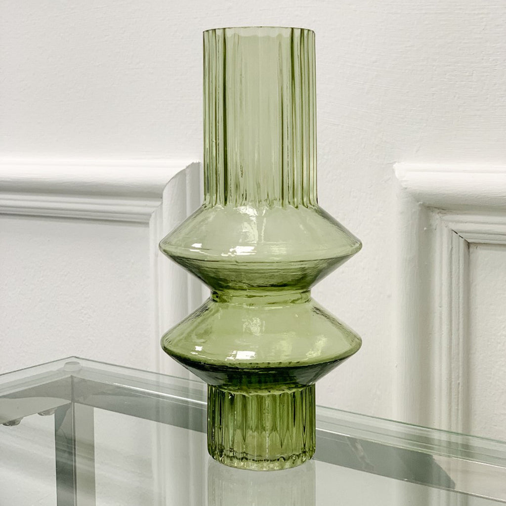 Vase en verre côtelé moderne et étroit abstrait