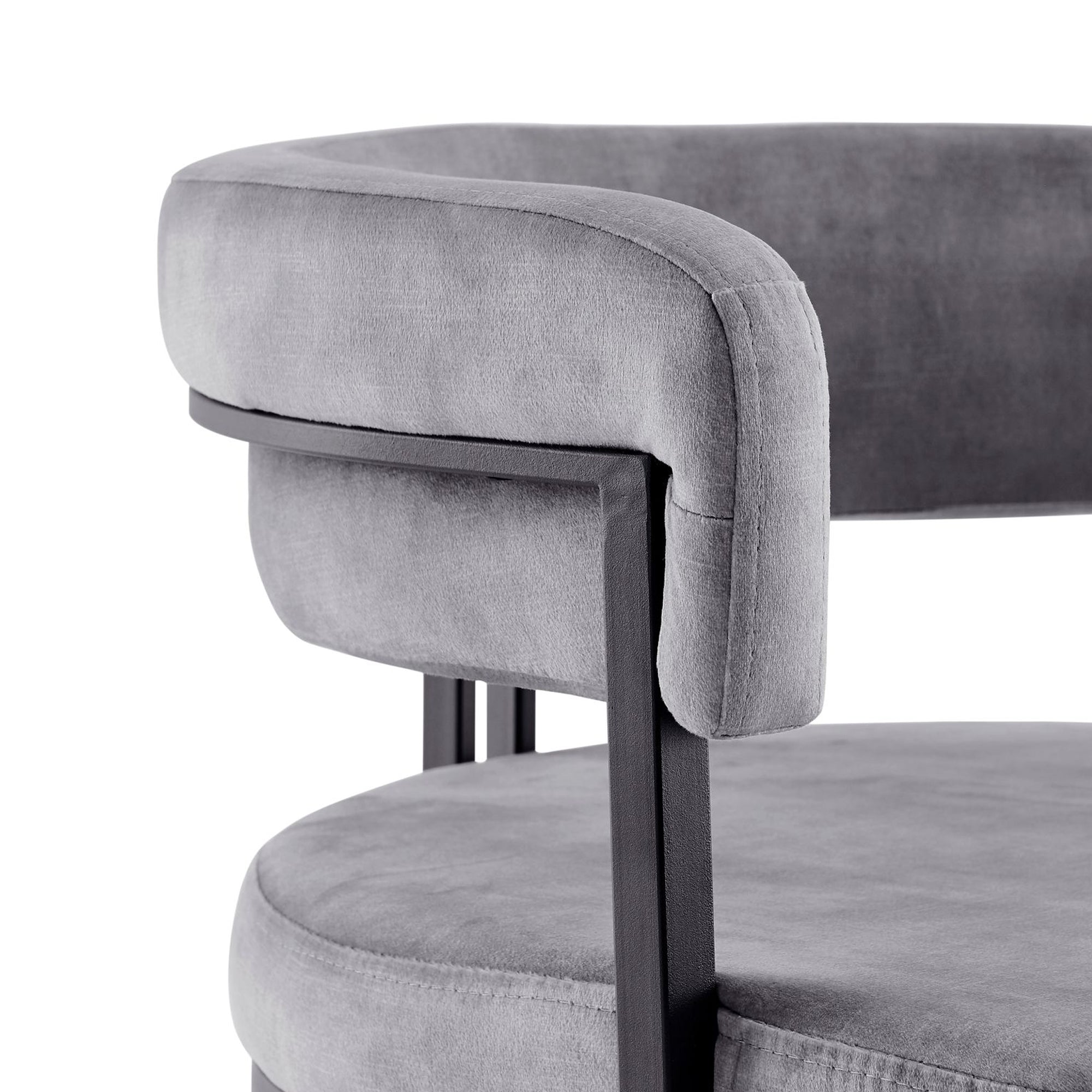 Tabouret de bar incurvé Mia en velours gris et cadre noir