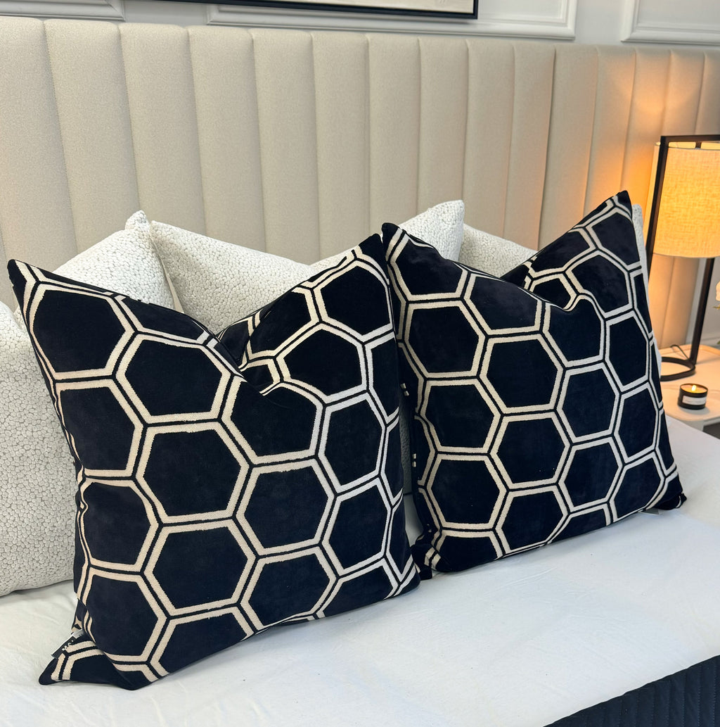 Coussin en velours noir Ivor