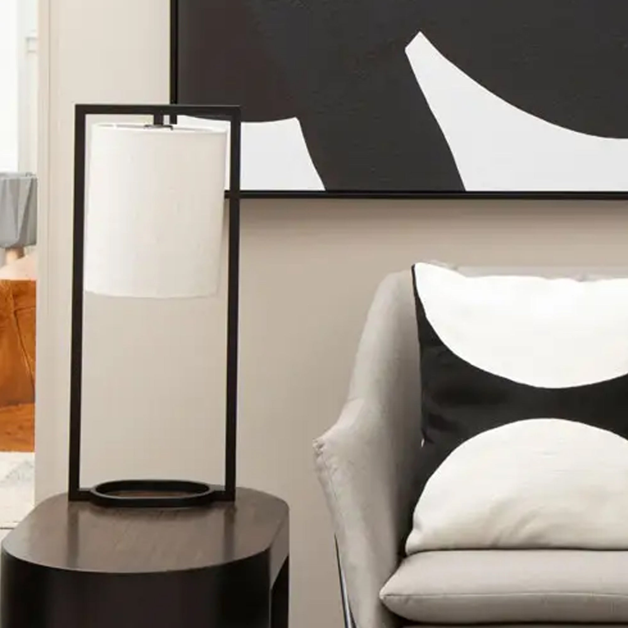 Lampe de table noire avec abat-jour naturel