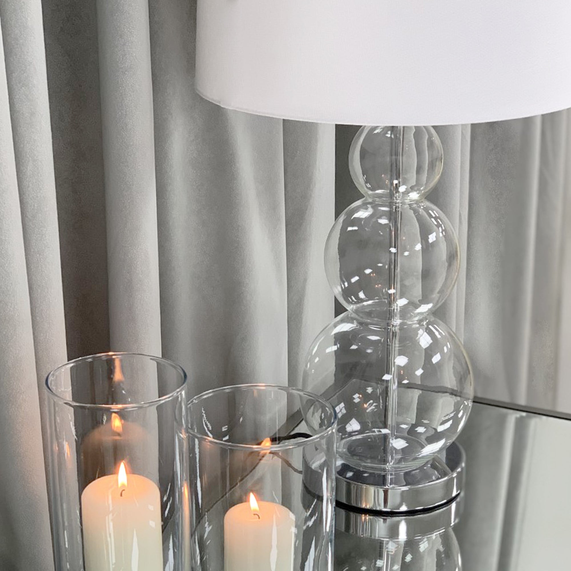 Lampe de table en verre transparent à bulles avec abat-jour crème