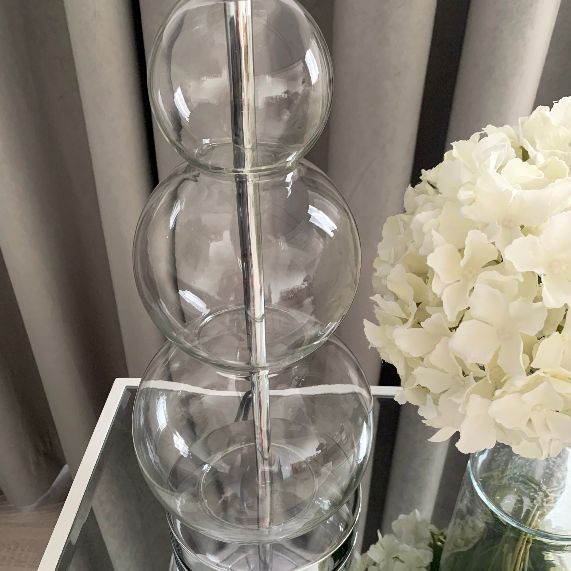 Lampe de table en verre transparent à bulles avec abat-jour crème
