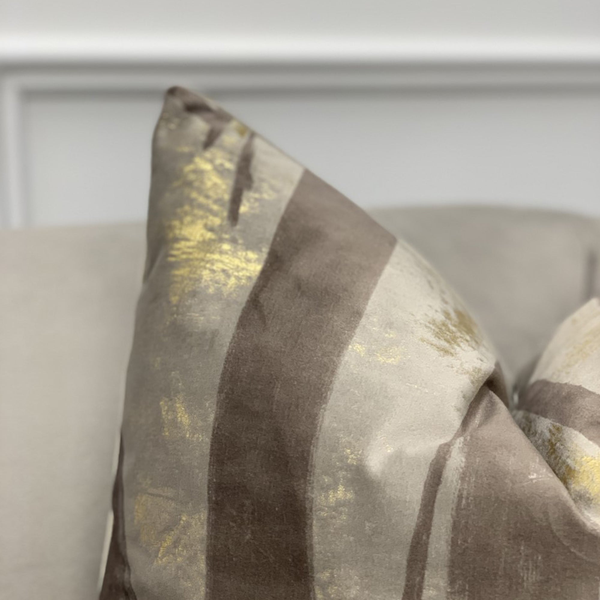 Coussin Praliné et Or Malini
