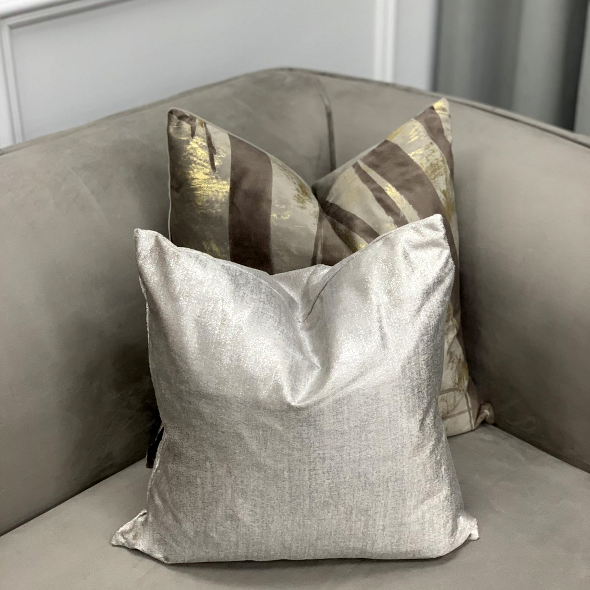 Coussin Praliné et Or Malini