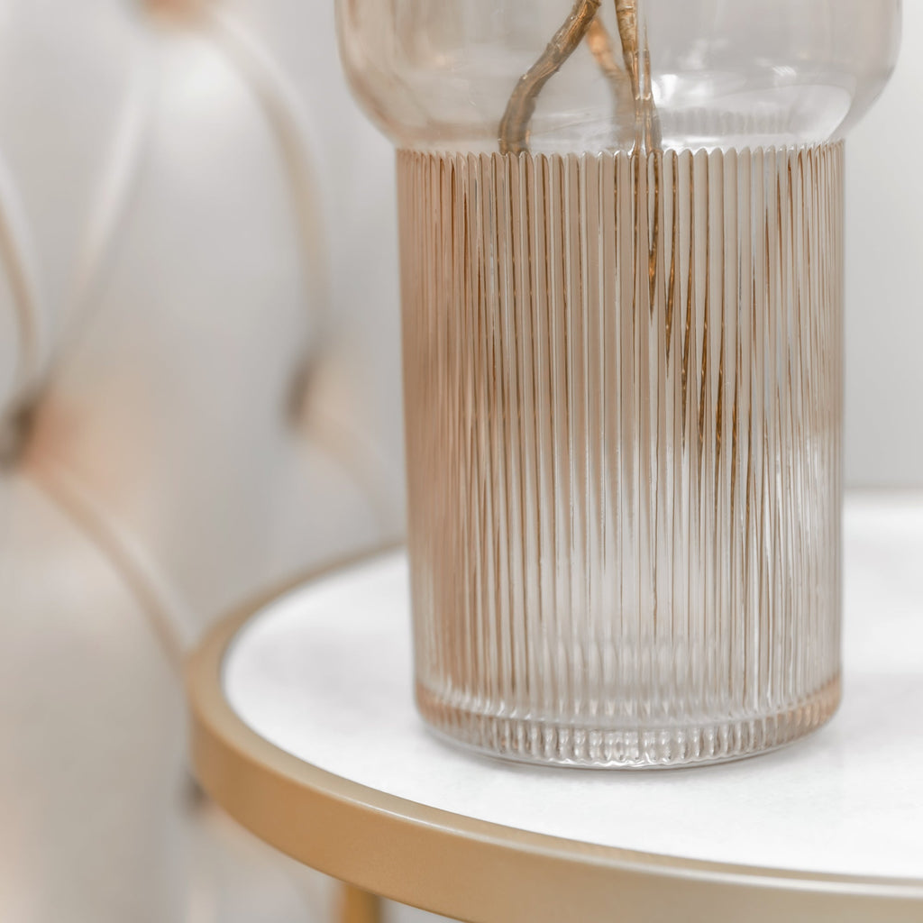 Grand vase en verre côtelé beige chaud