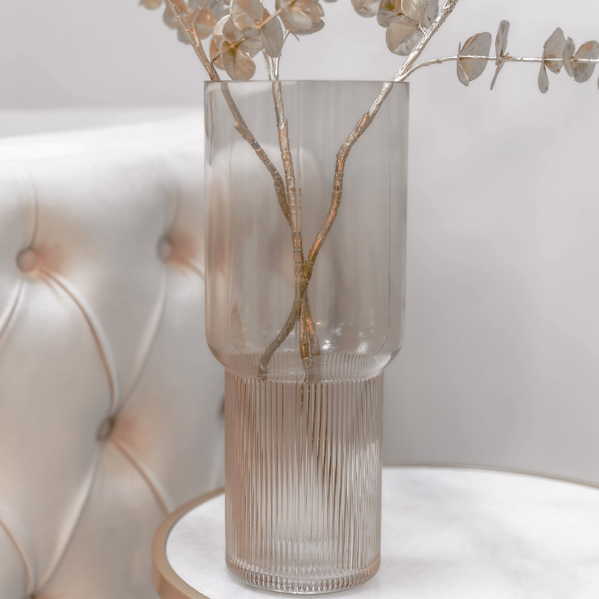 Grand vase en verre côtelé beige chaud