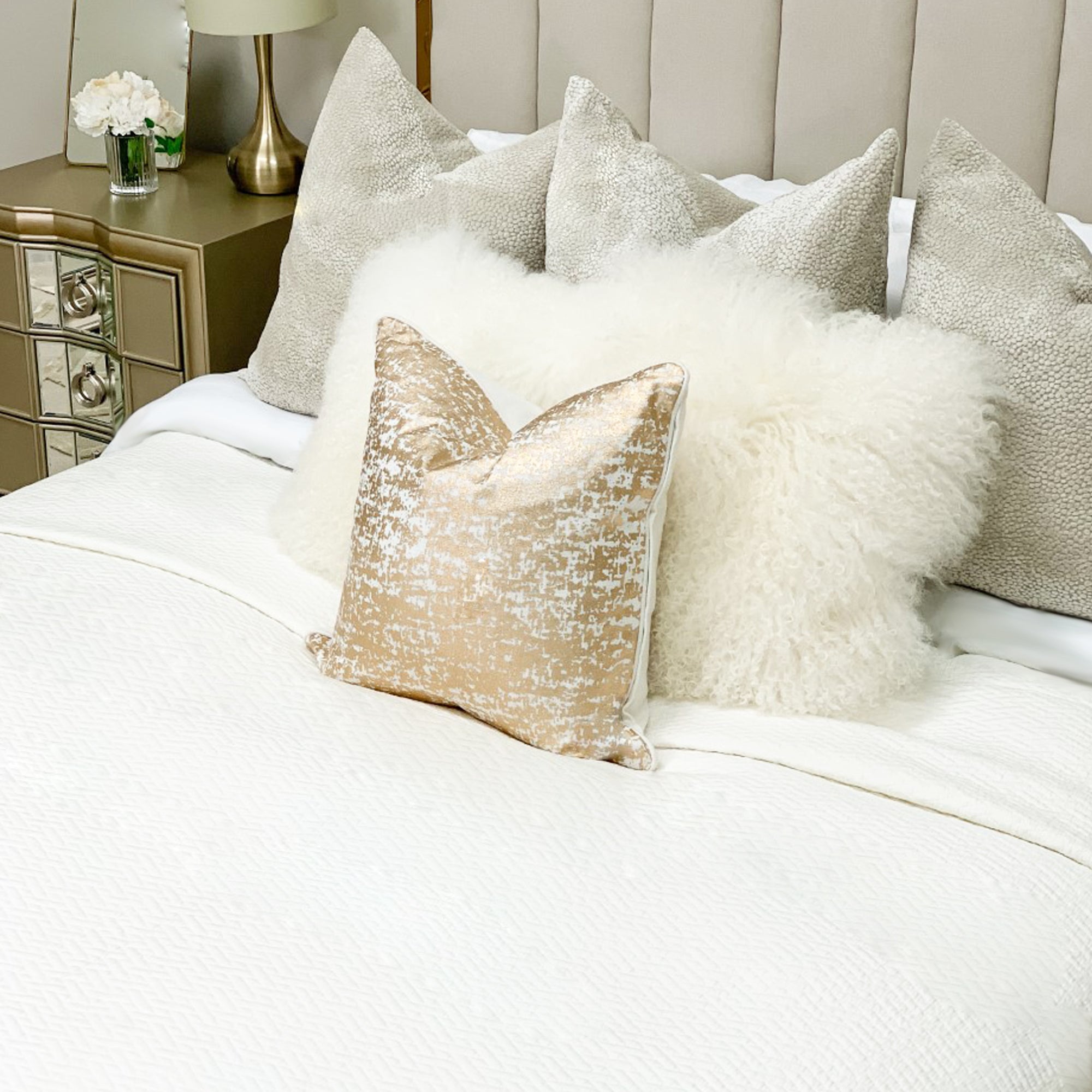 Couverture en satin crème Mayfair