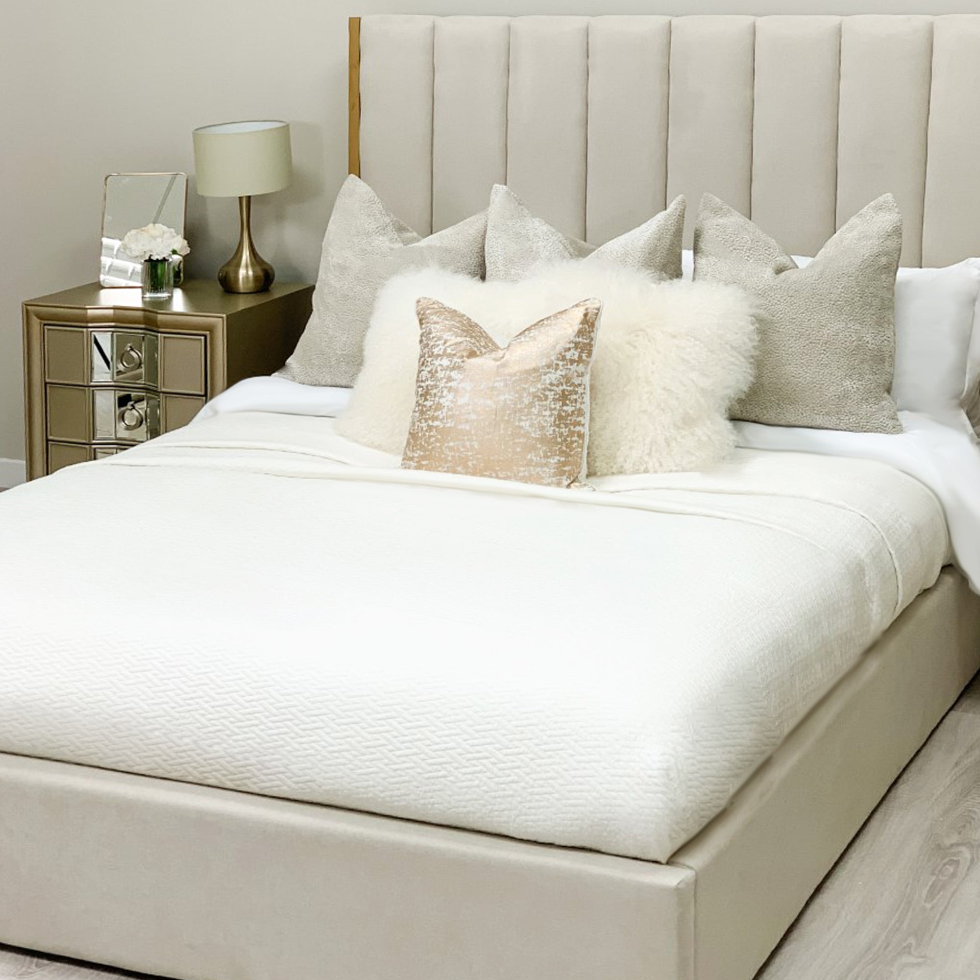 Couverture en satin crème Mayfair